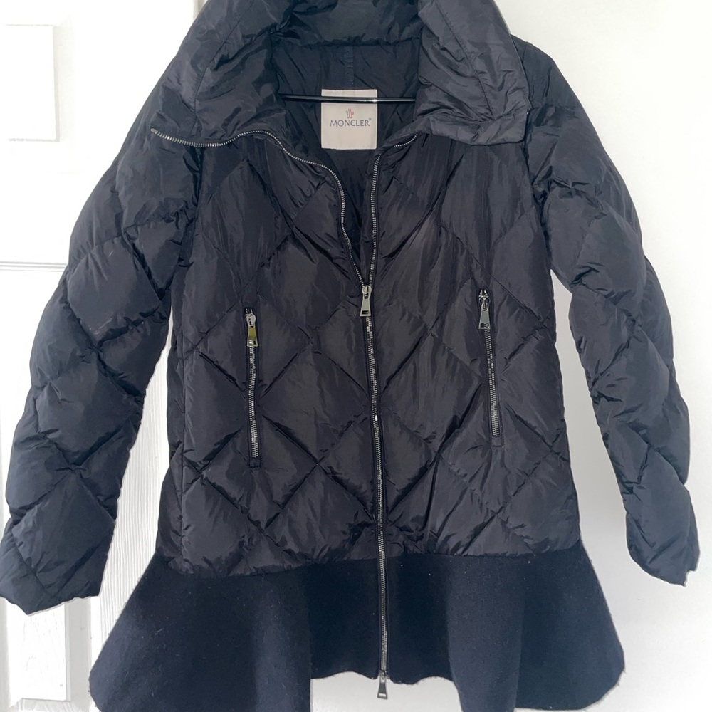 Authentic MONCLER Black Peplum Goose Down
Diamond Quilted Puffer Jacket Size 0 - Picture 4 of 13